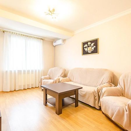 Excellent Apartment In The Center Of The Capital.Amiryan Erivan Exterior foto