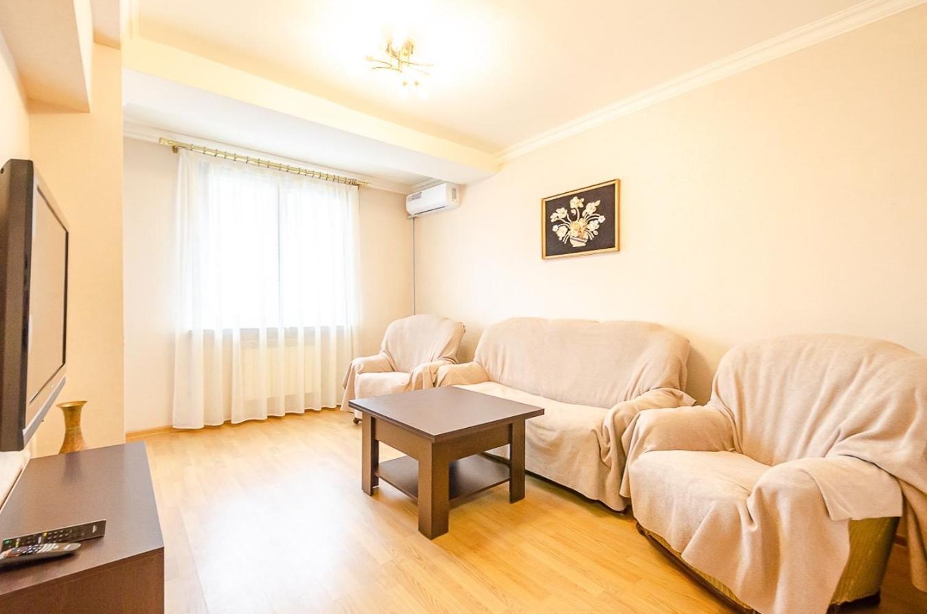 Excellent Apartment In The Center Of The Capital.Amiryan Erivan Exterior foto