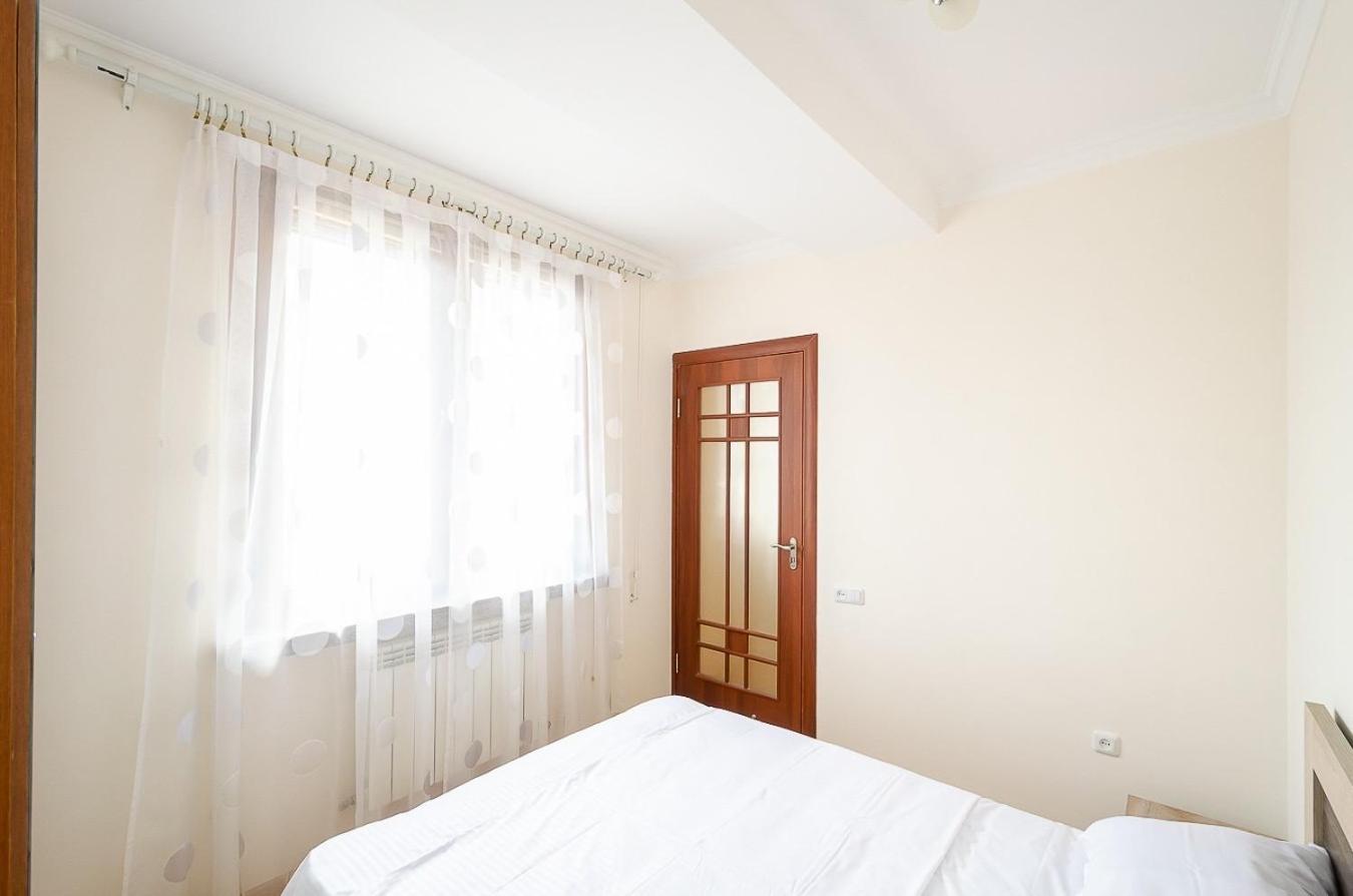 Excellent Apartment In The Center Of The Capital.Amiryan Erivan Exterior foto